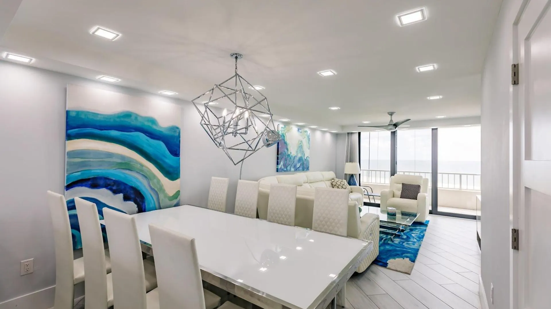 2 Bedroom By The - Splendid Ocean View *