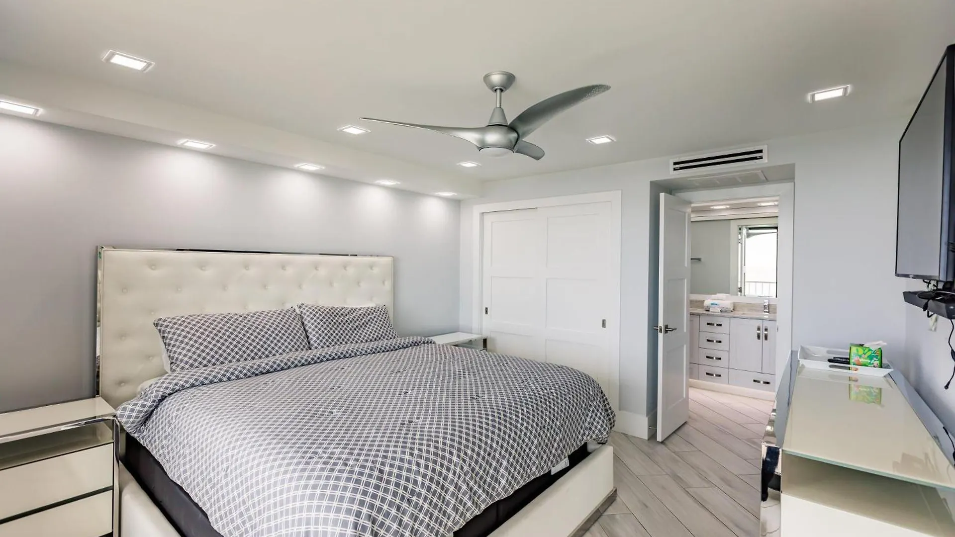 2 Bedroom By The - Splendid Ocean View * Marco Island