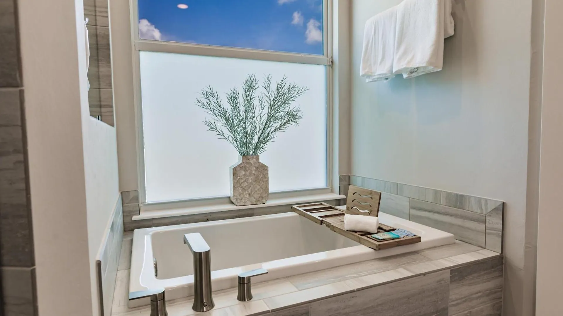 Elegant 4br Marco L Pool L Hot Tub Holiday home *