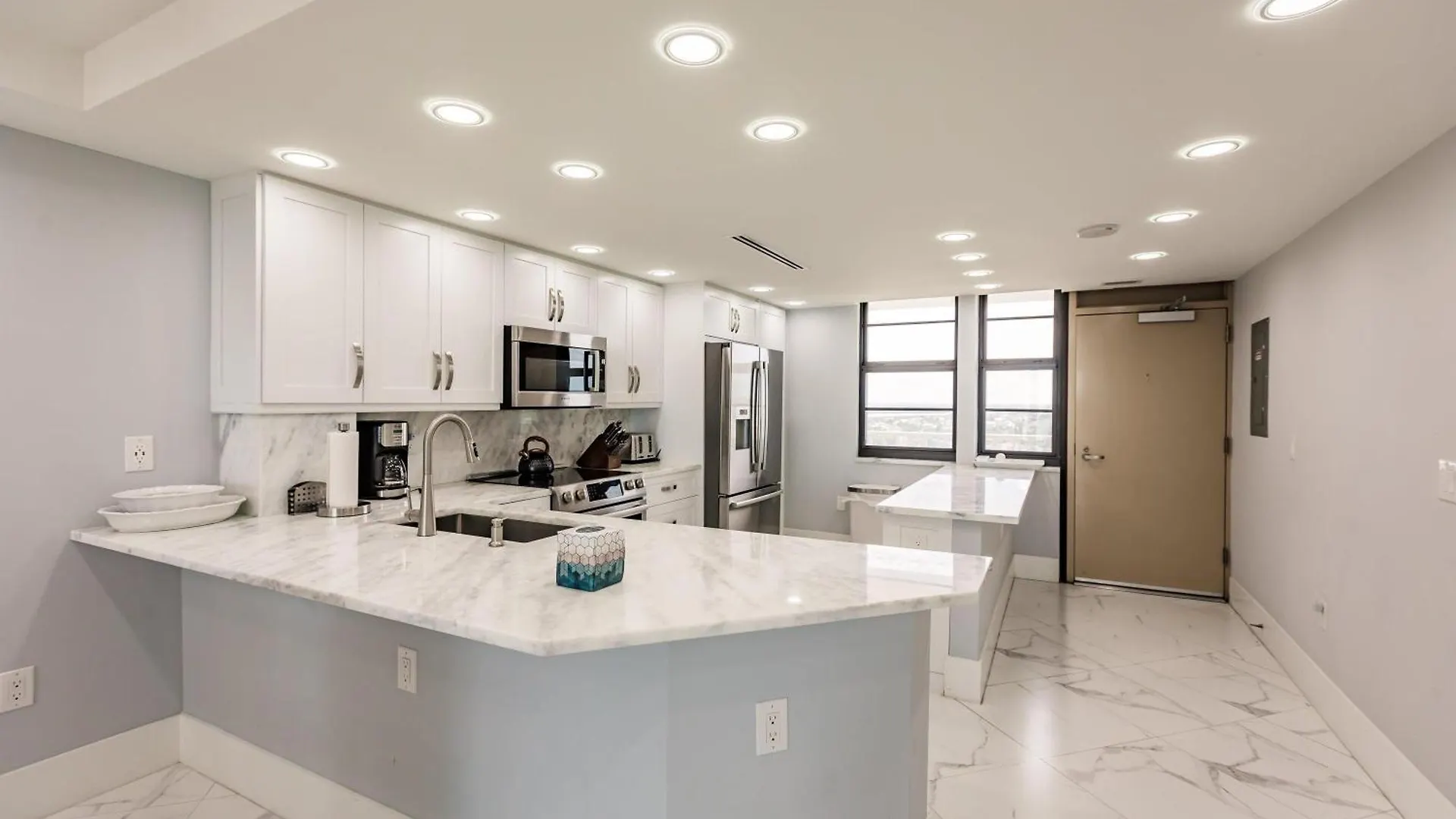 Modern 2br - Gorgeous Ocean View
