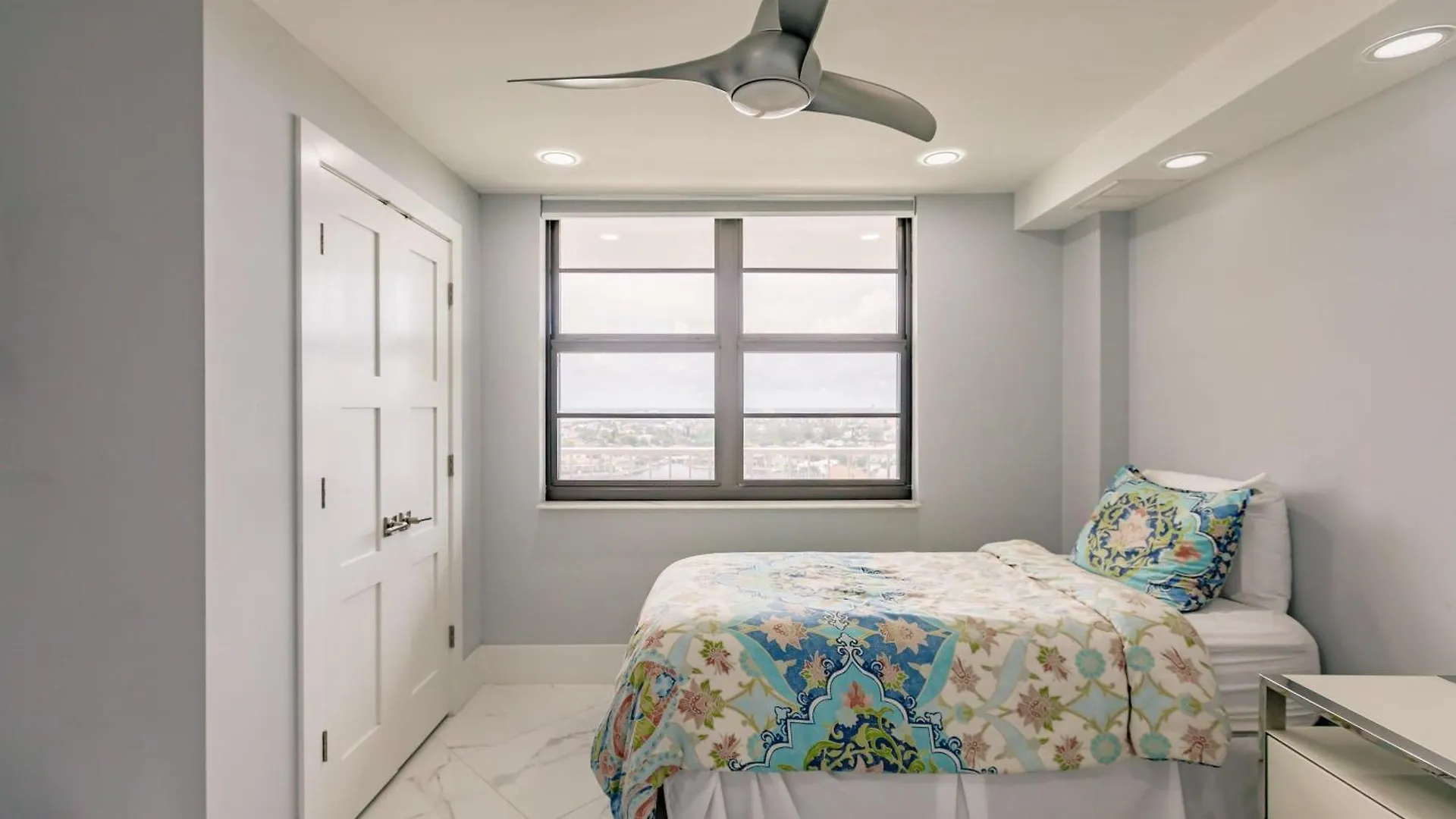 Modern 2br - Gorgeous Ocean View