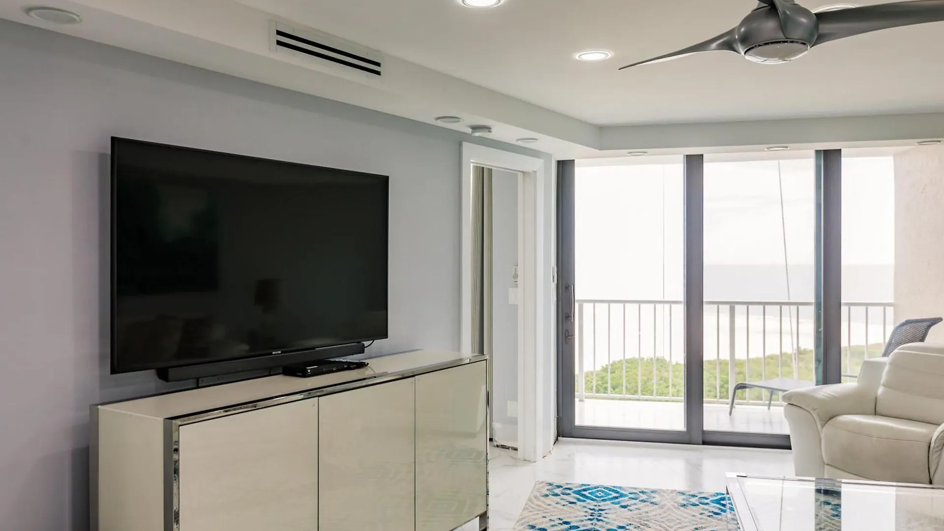 Modern 2br - Gorgeous Ocean View *