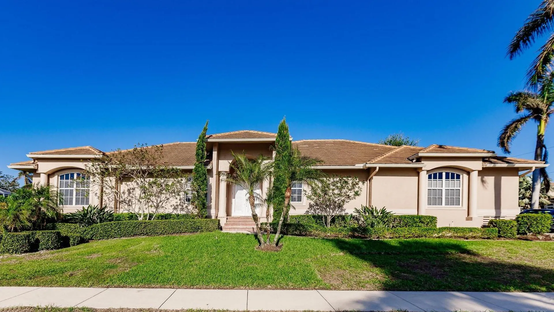 Vibrant 4br L Pool L Jacuzzi L Game *
