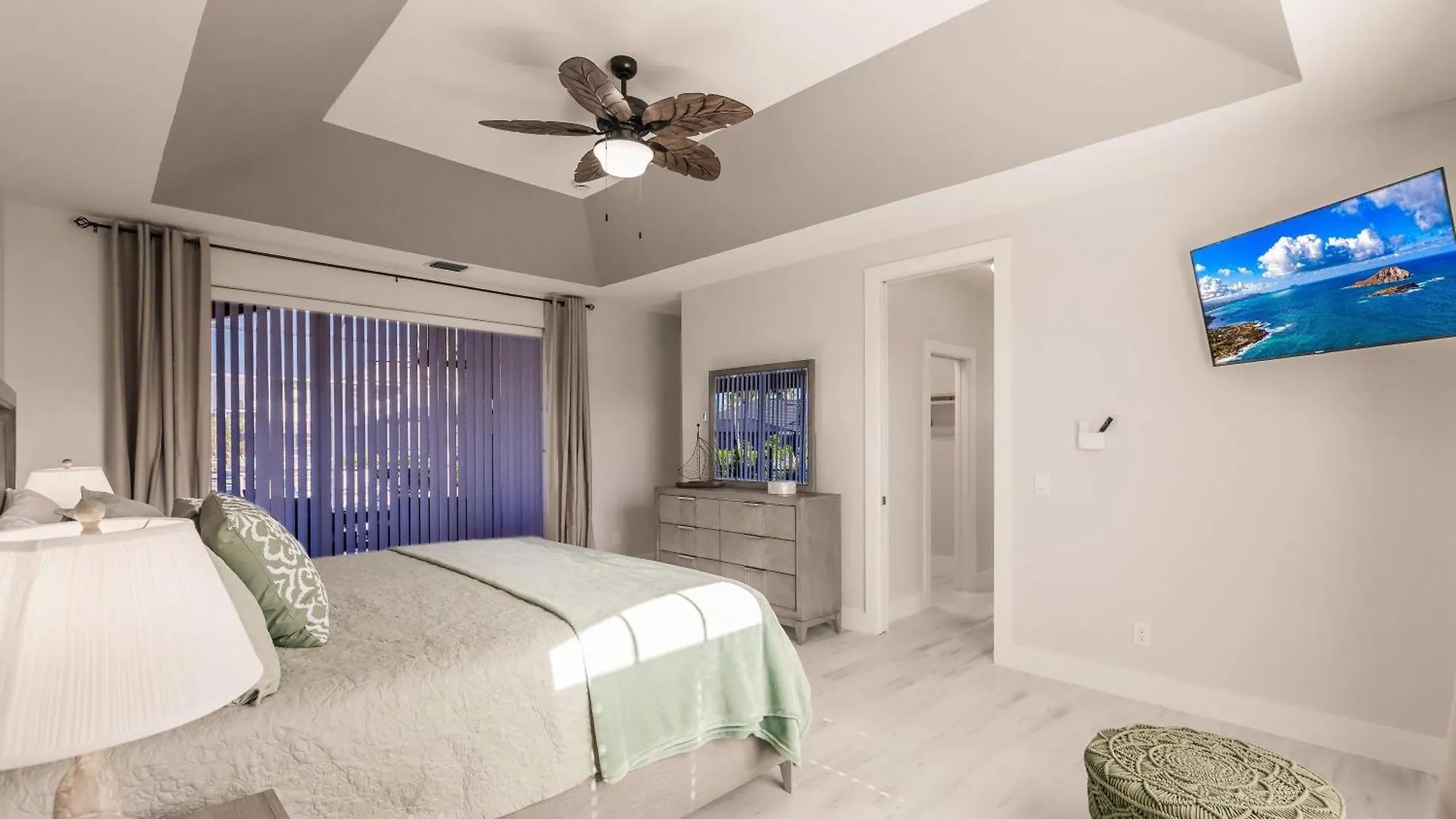 Vibrant 4br L Pool L Jacuzzi L Game Holiday home *