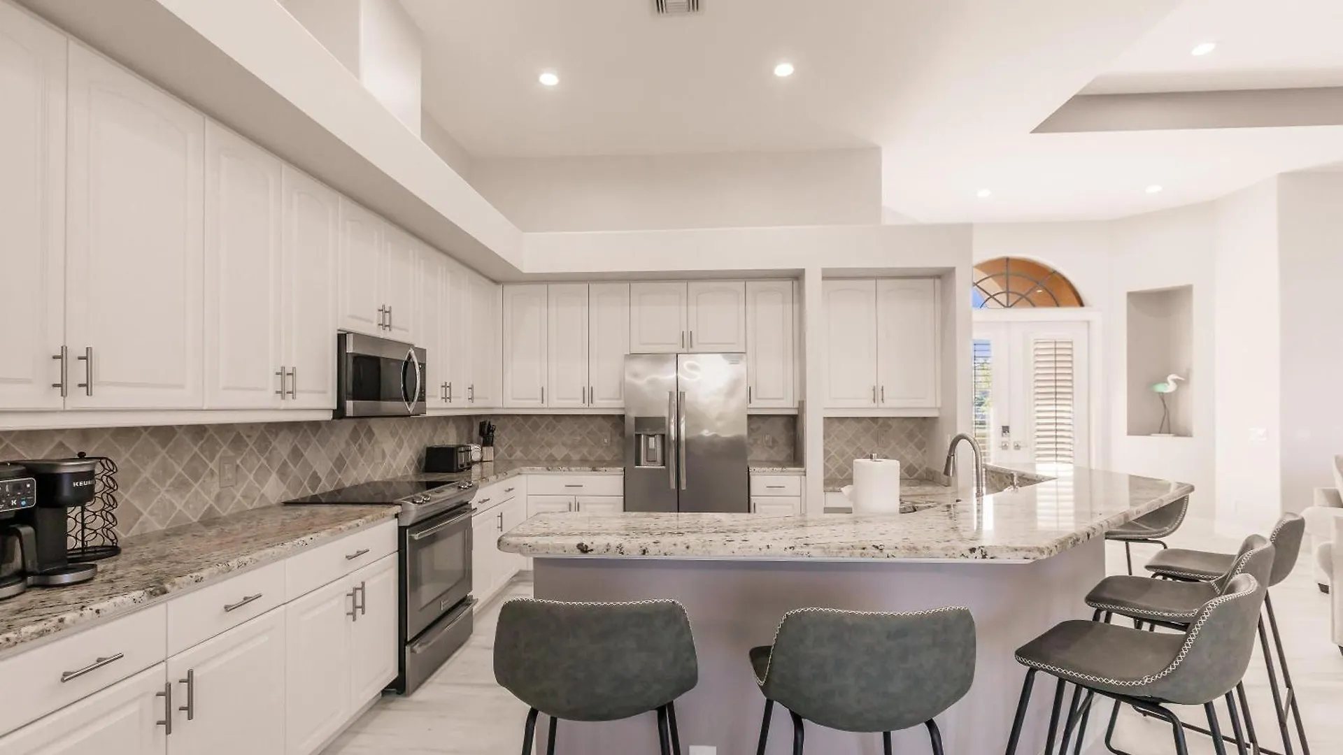 Vibrant 4br L Pool L Jacuzzi L Game Holiday home Marco Island