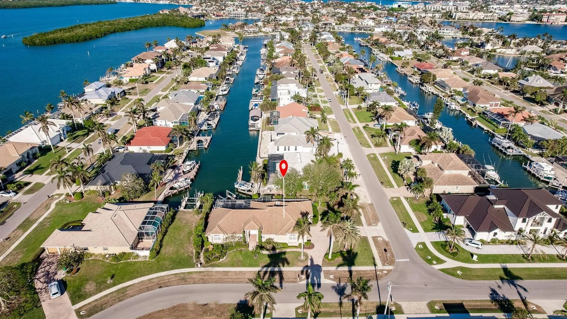 Vibrant 4br L Pool L Jacuzzi L Game Marco Island