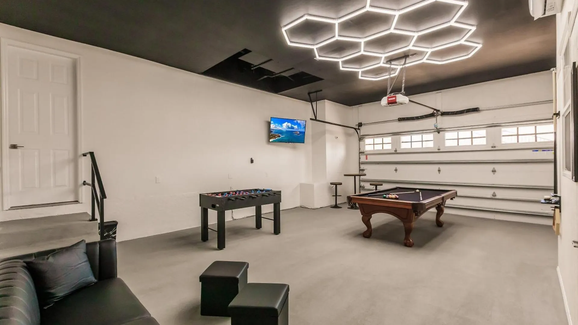 Vibrant 4br L Pool L Jacuzzi L Game