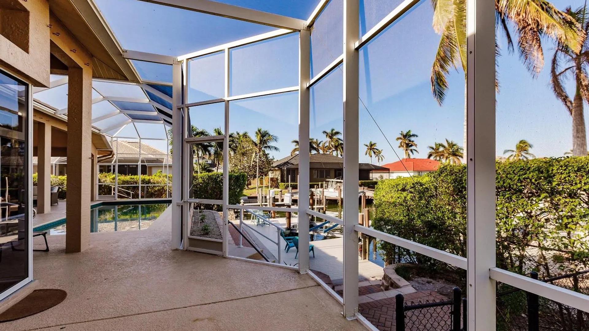 Vibrant 4br L Pool L Jacuzzi L Game Holiday home
