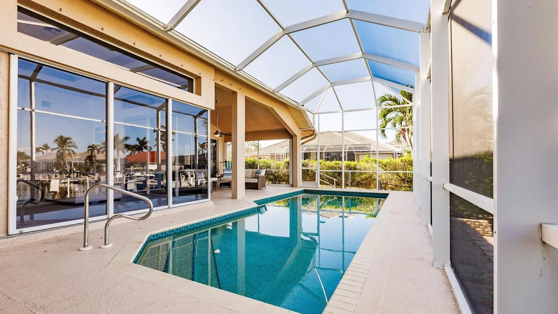 Holiday home Vibrant 4br L Pool L Jacuzzi L Game