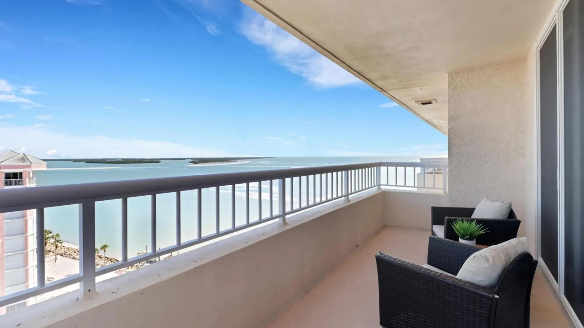 Luxury Oceanfront Escape - At Merida In Cape Marco Marco Island