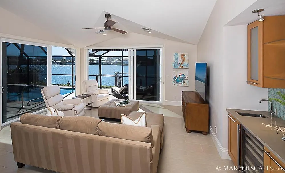 Hibiscus Bay