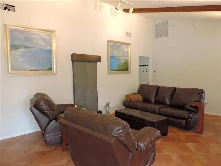 Big Pool, 10 Minute Walk To Beach, Luxurious Bath Holiday home Marco Island