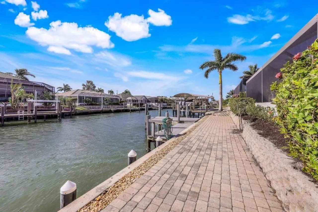 Charming 4 Bed Waterfront Escape W/ Pool And Dock Marco Island