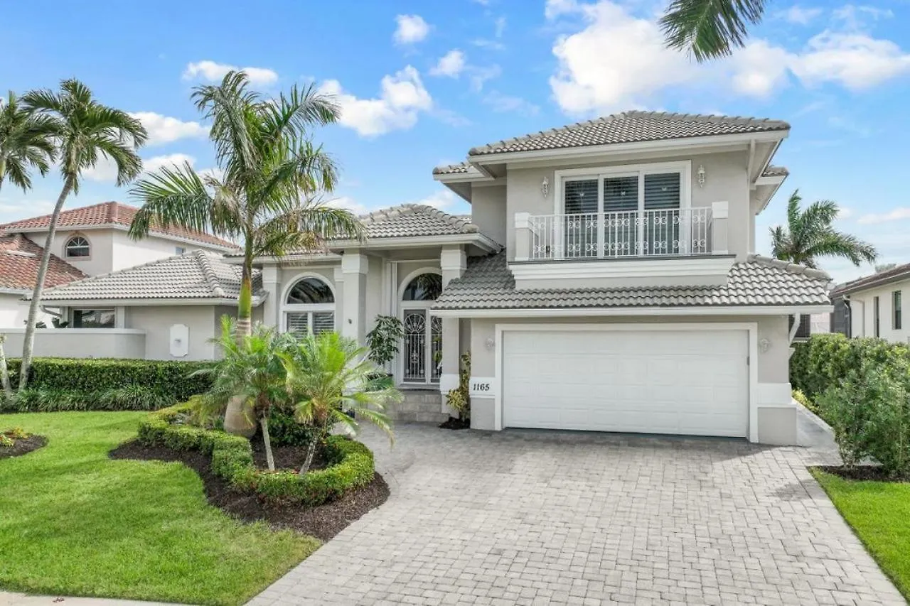 Charming 4 Bed Waterfront Escape W/ Pool And Dock Holiday home Marco Island