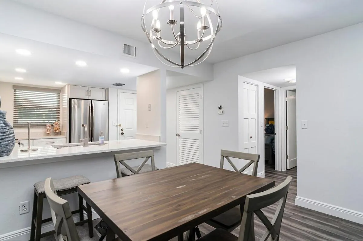 Essex - Homey, Family Friendly Condo, Apartment