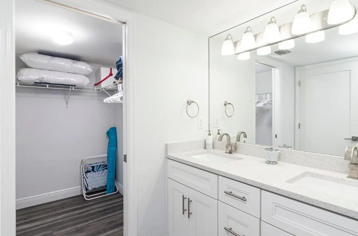 Apartment Essex - Homey, Family Friendly Condo, Marco Island