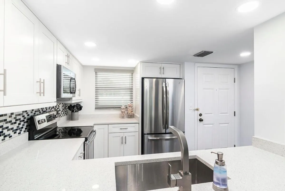 Essex - Homey, Family Friendly Condo, * Marco Island