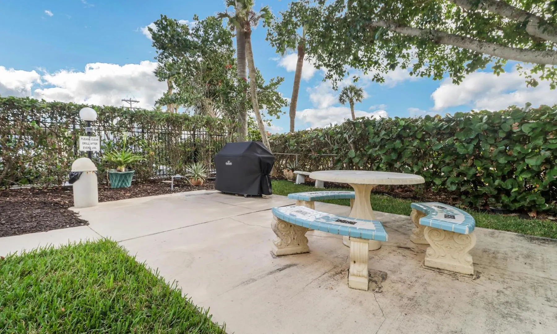 Beachfront! Sunset View & Location On Marco! *