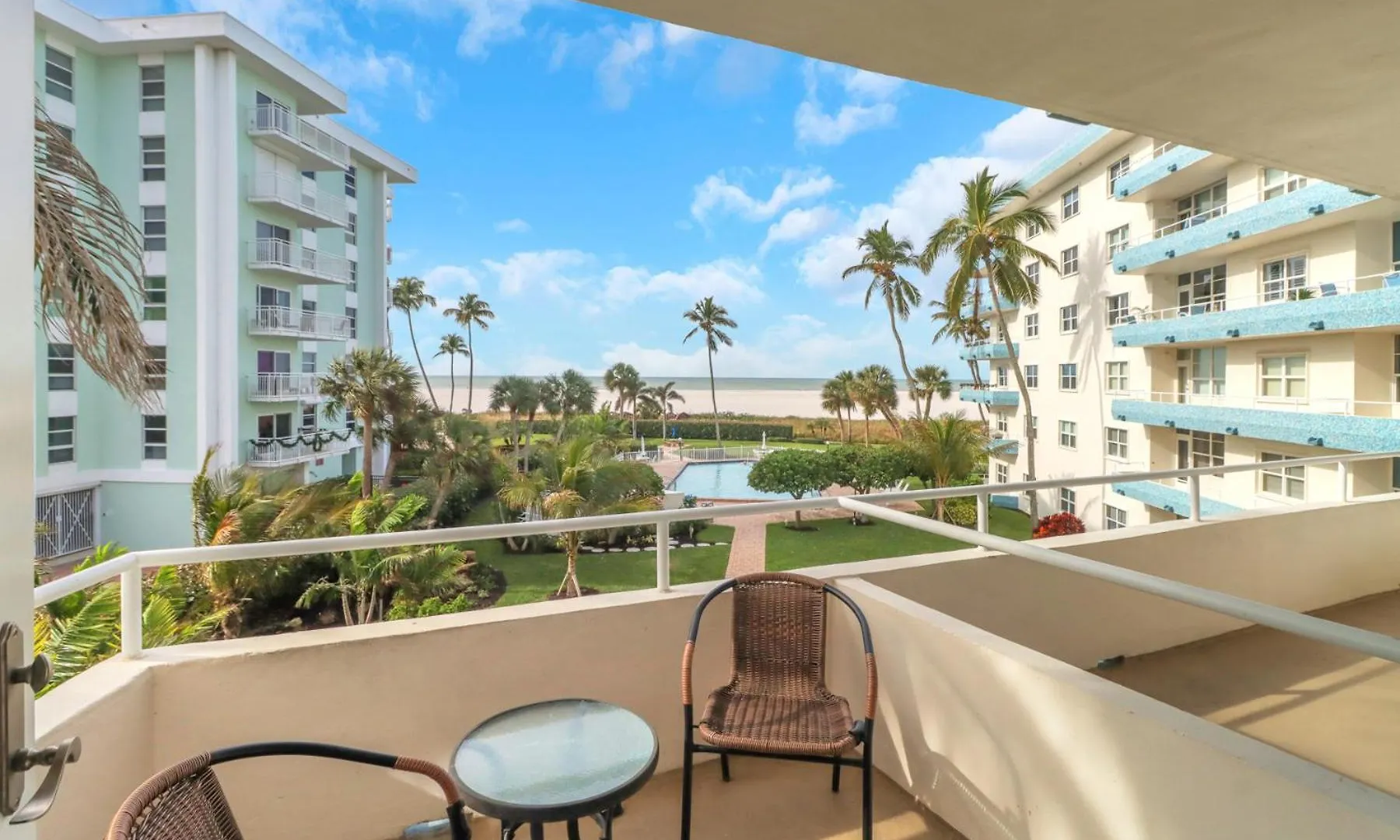 Beachfront! Sunset View & Location On Marco! *