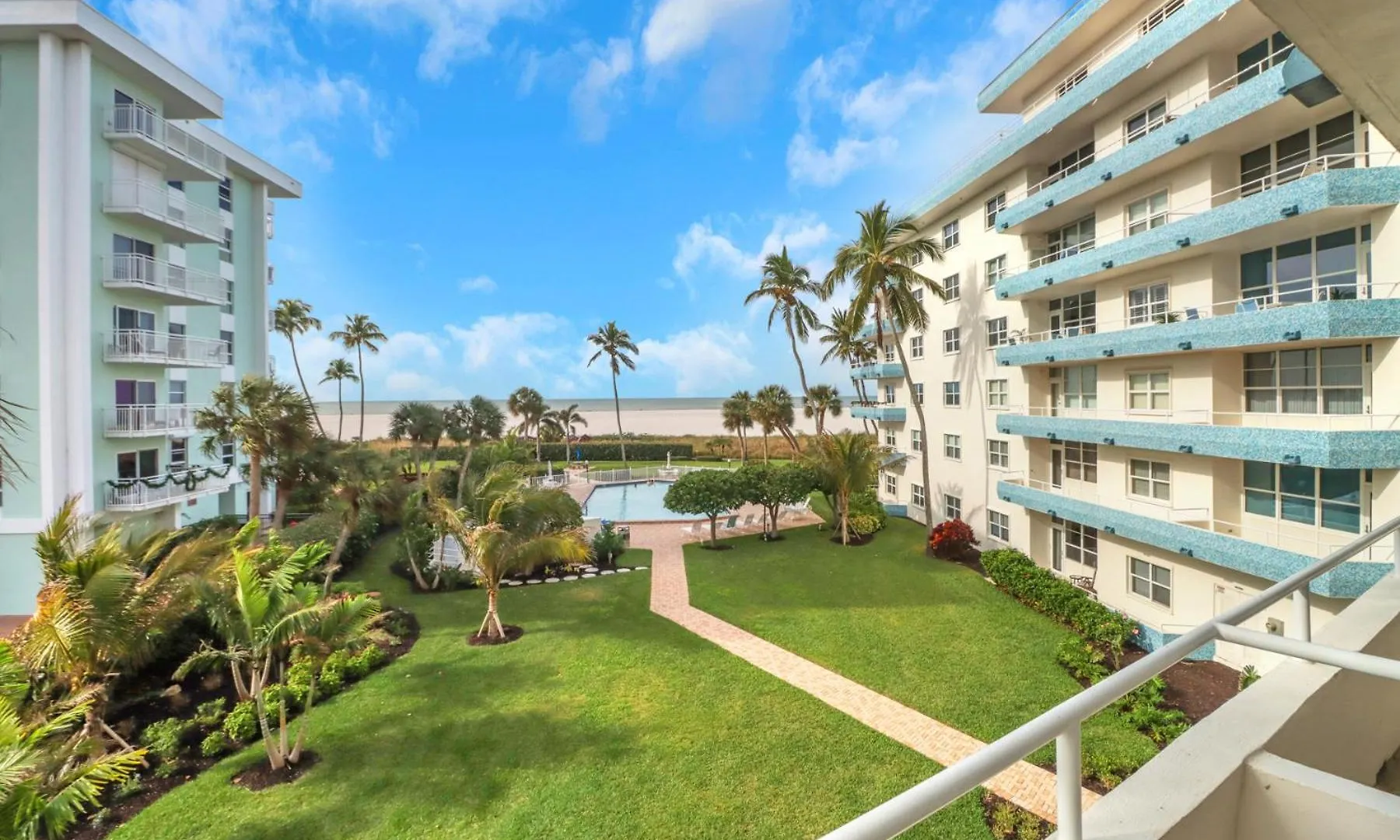 Beachfront! Sunset View & Location On Marco! *