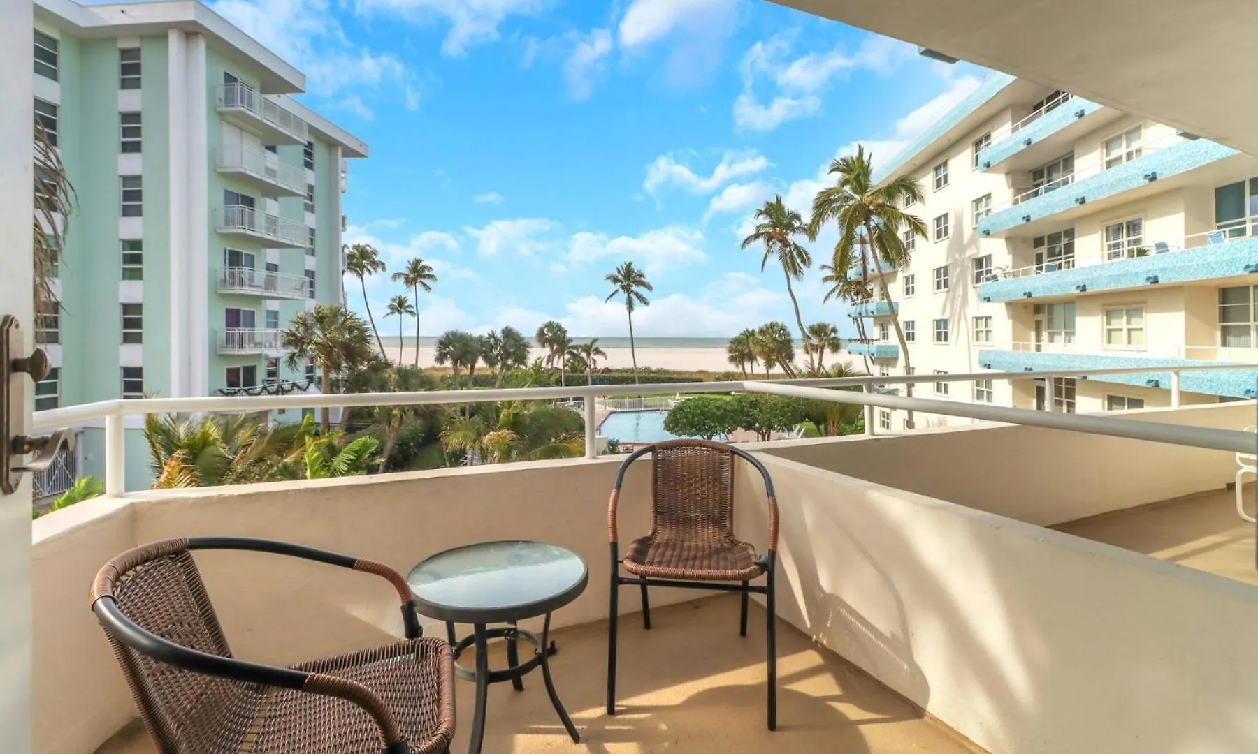 Beachfront! Sunset View & Location On Marco! *
