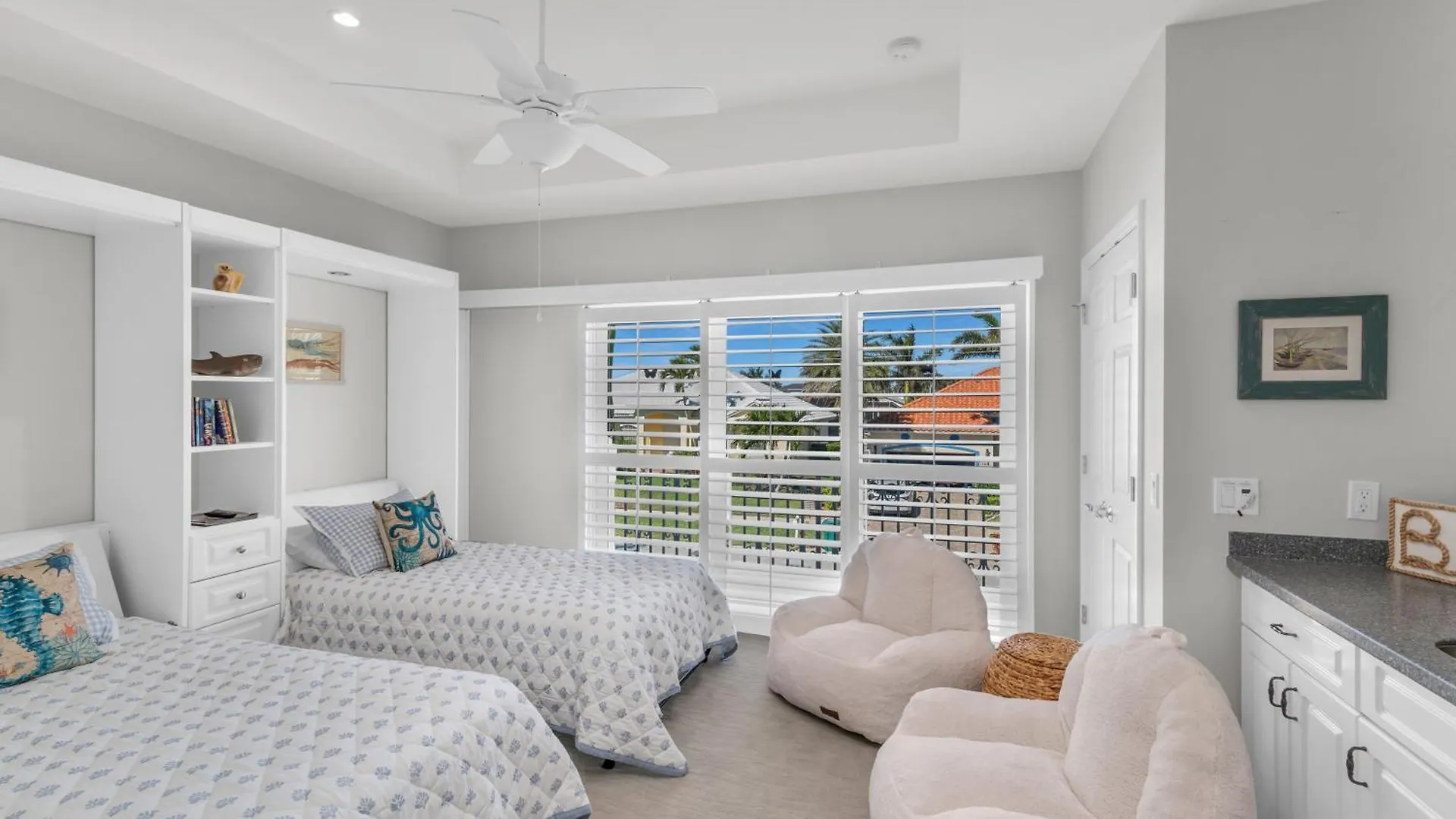 Charming 4 Bed Waterfront Escape W/ Pool And Dock Holiday home *