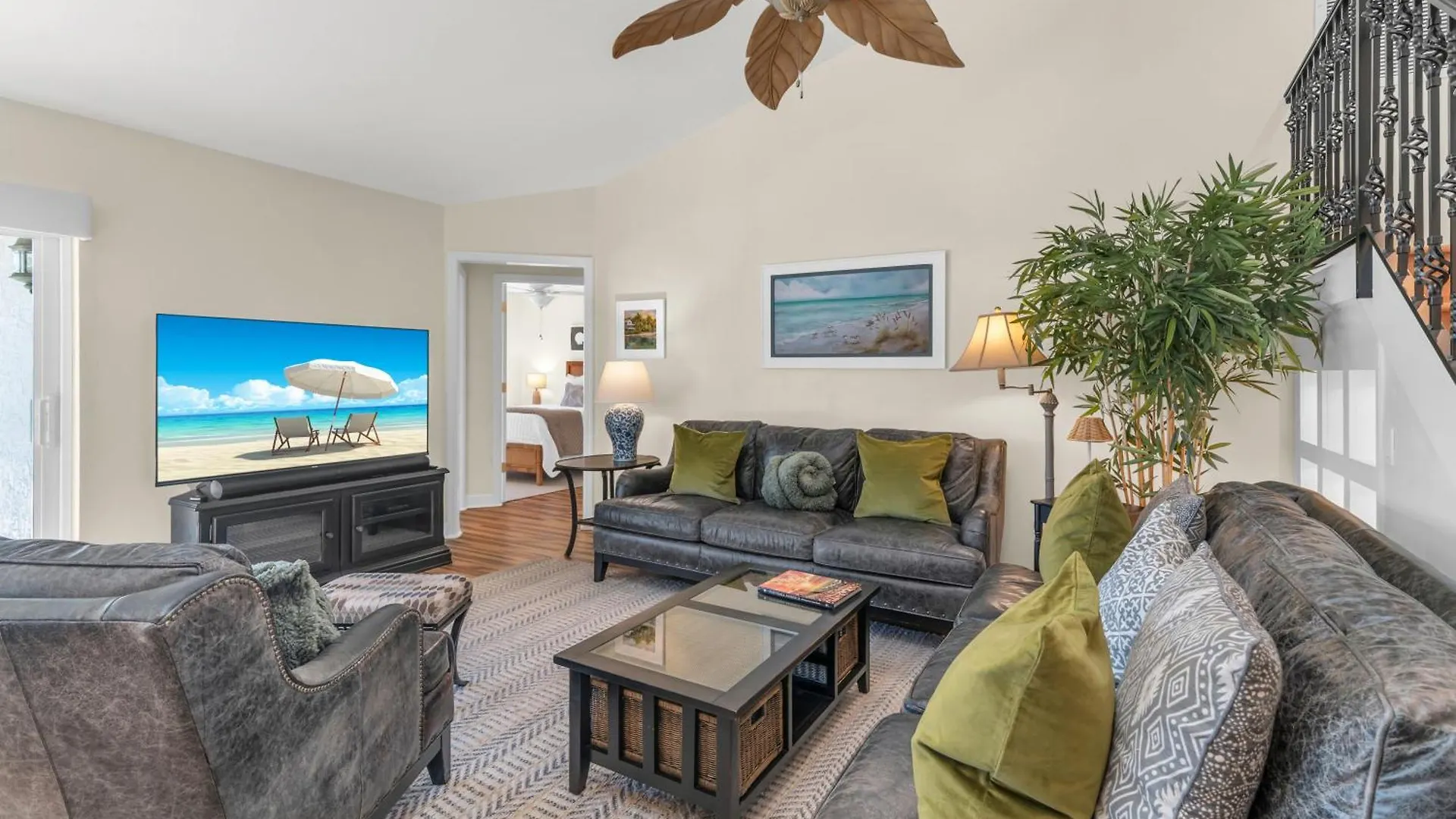 Holiday home Charming 4 Bed Waterfront Escape W/ Pool And Dock