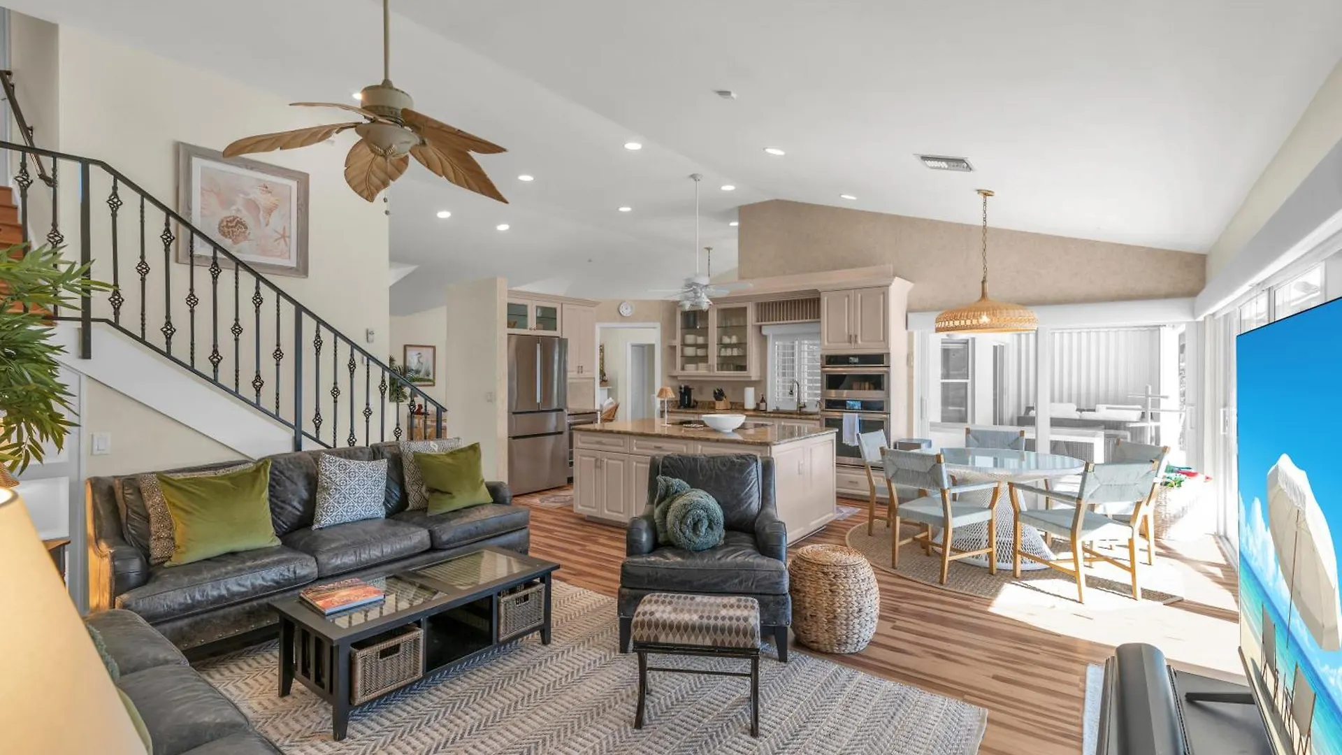 Charming 4 Bed Waterfront Escape W/ Pool And Dock