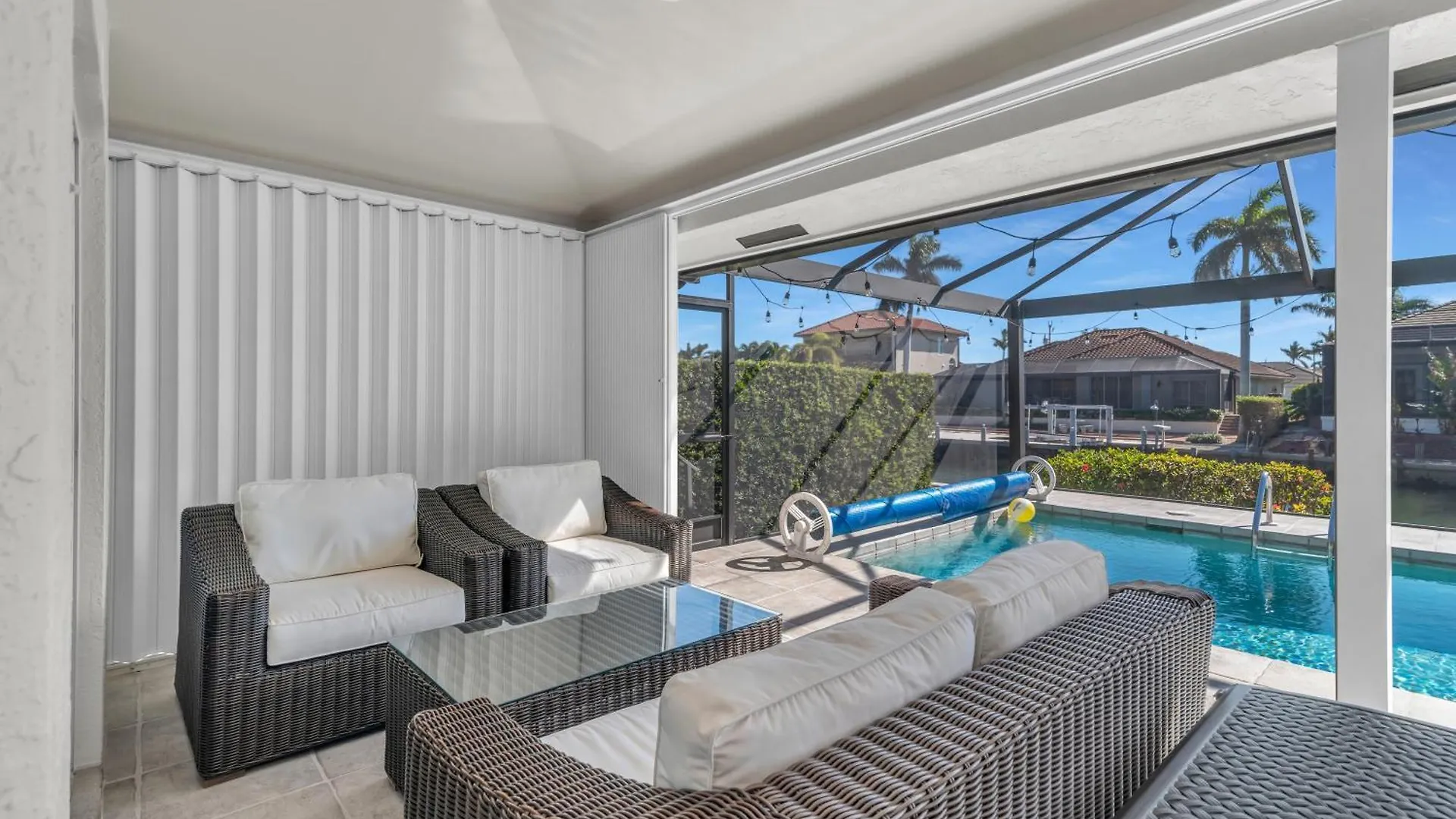 Holiday home Charming 4 Bed Waterfront Escape W/ Pool And Dock Marco Island