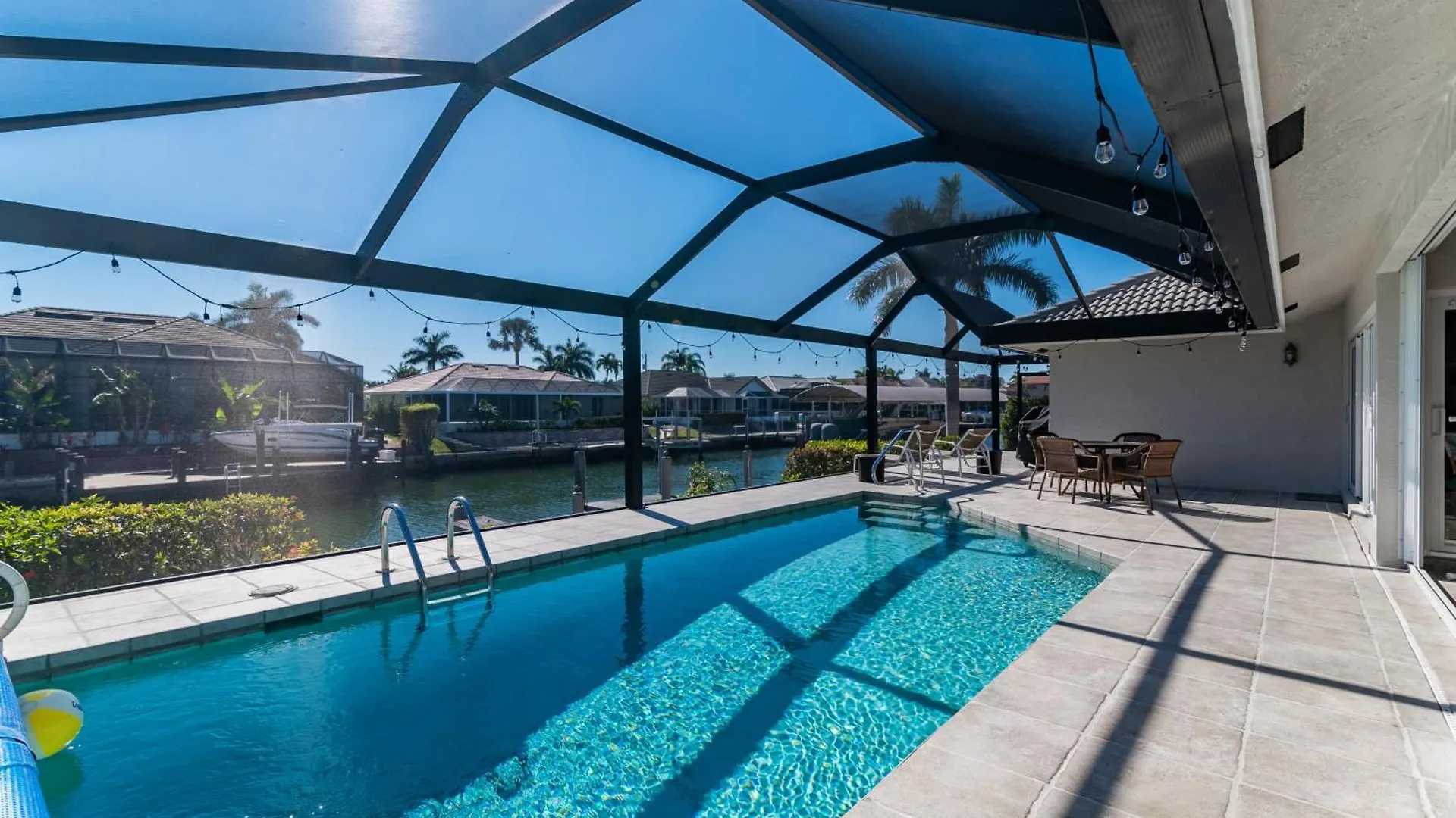 Charming 4 Bed Waterfront Escape W/ Pool And Dock Marco Island
