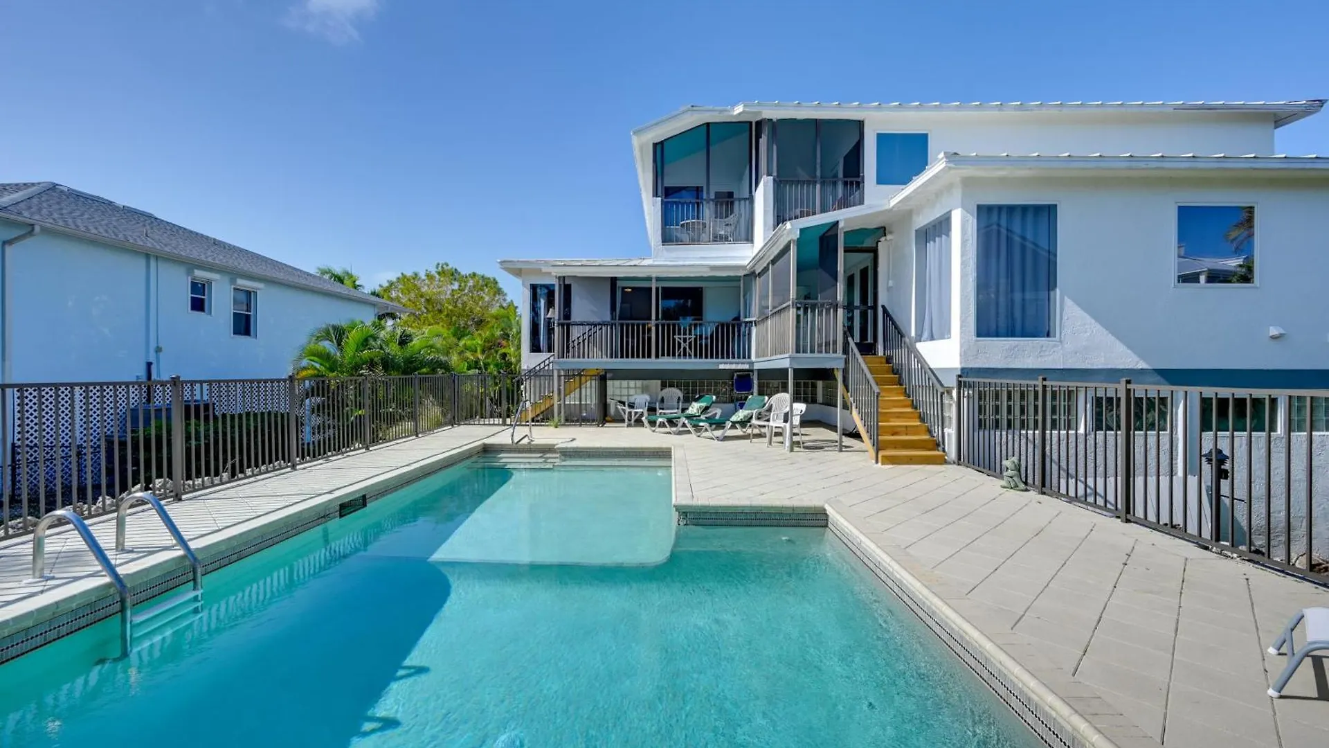 Holiday home Sunny Gem With Shared Pool And Dock! *