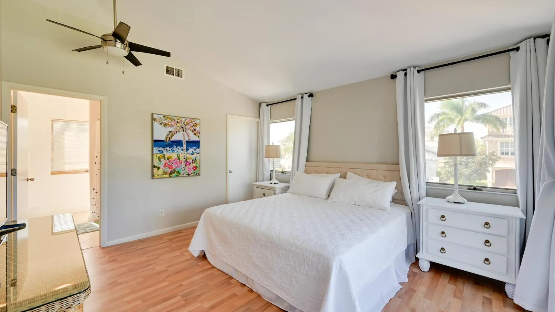 Sunny Gem With Shared Pool And Dock!