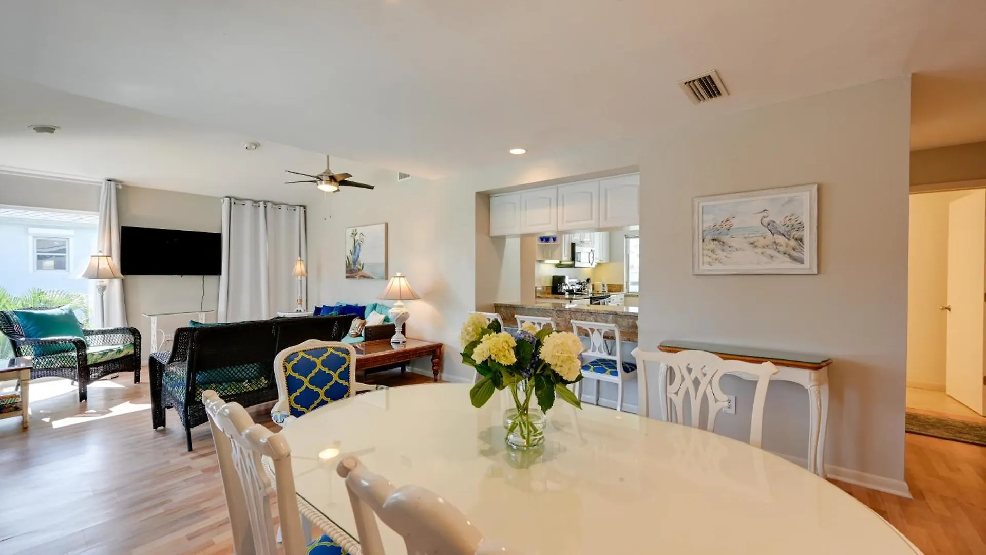 Sunny Gem With Shared Pool And Dock! Holiday home Marco Island