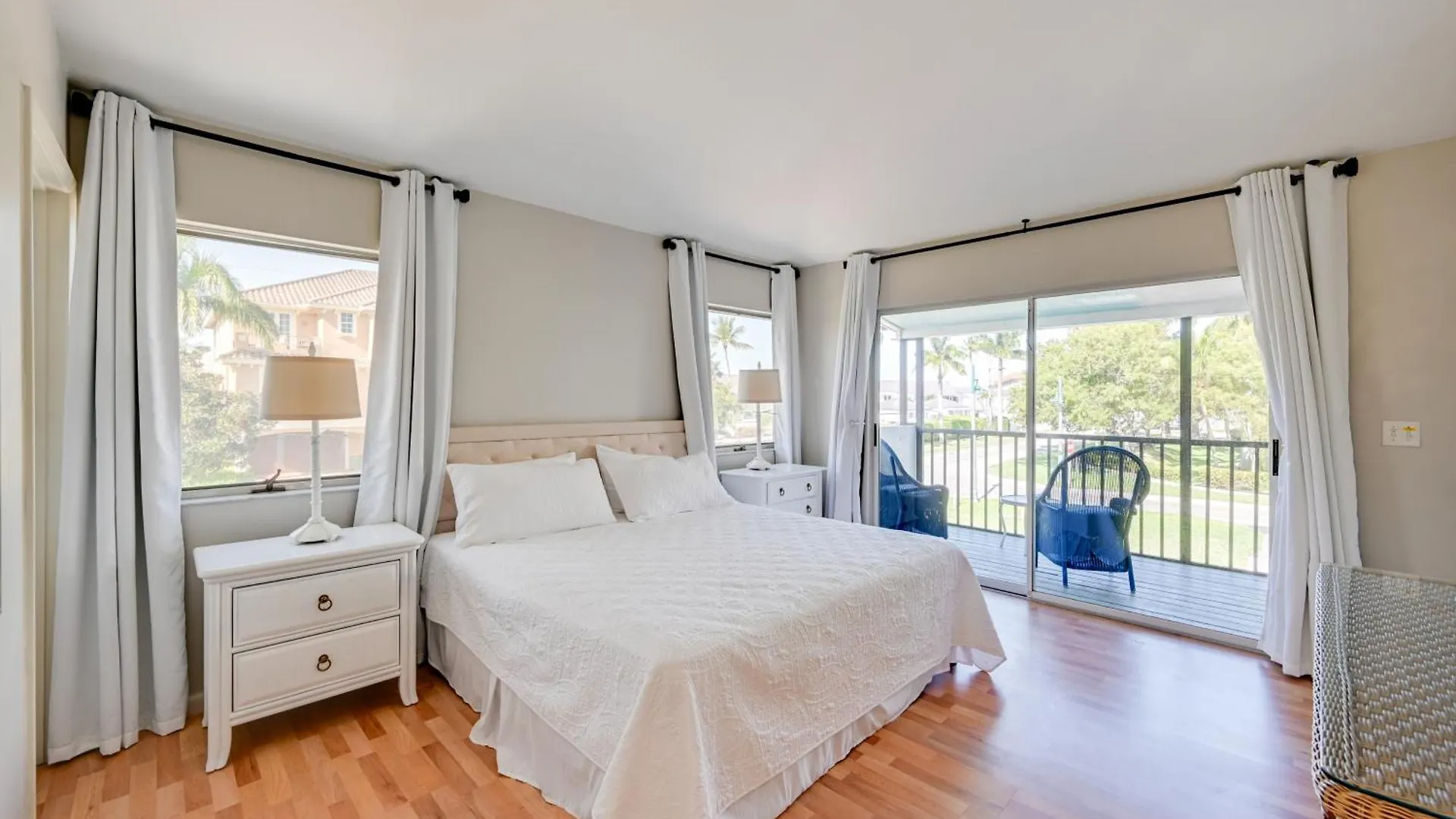 Holiday home Sunny Gem With Shared Pool And Dock!
