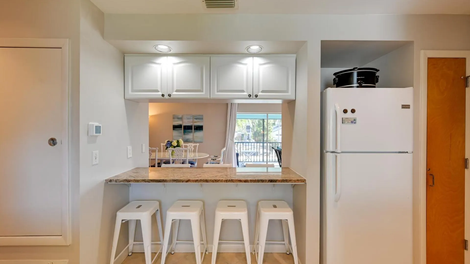 Sunny Gem With Shared Pool And Dock! *