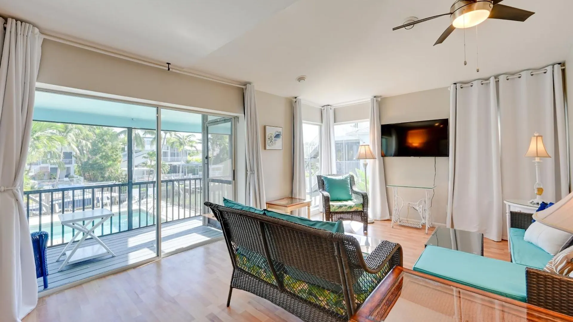 Sunny Gem With Shared Pool And Dock! Marco Island