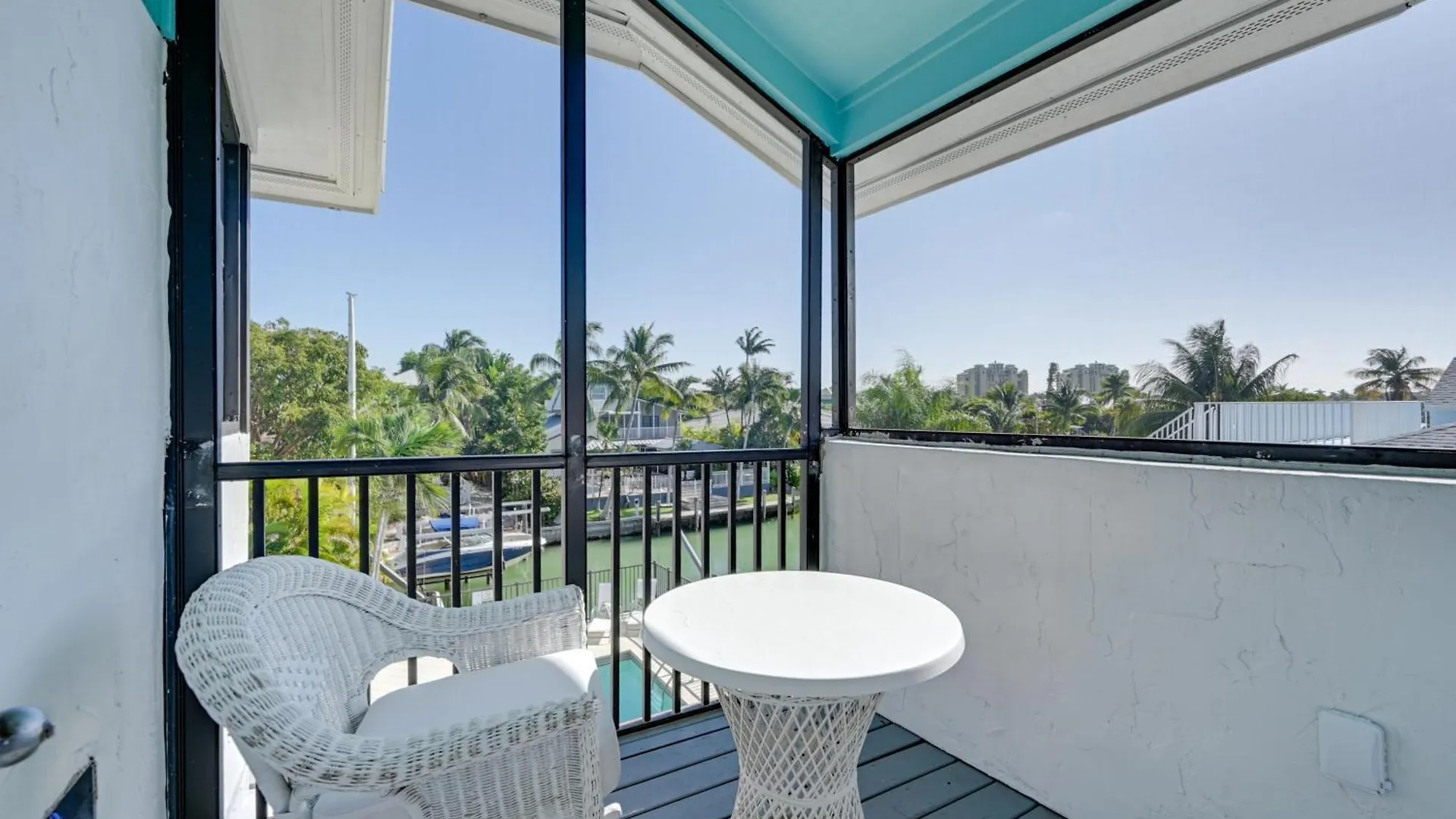 Sunny Gem With Shared Pool And Dock! Holiday home *
