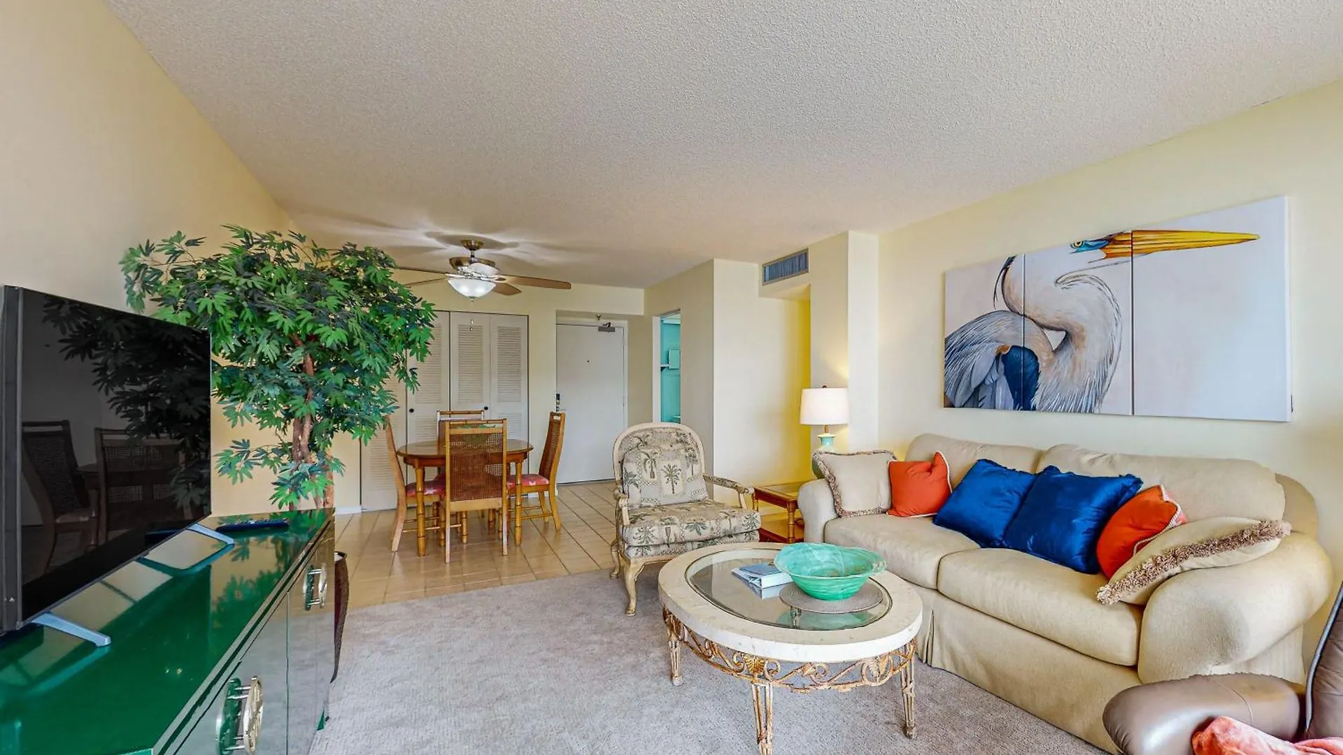 Seaview Court Apartment *