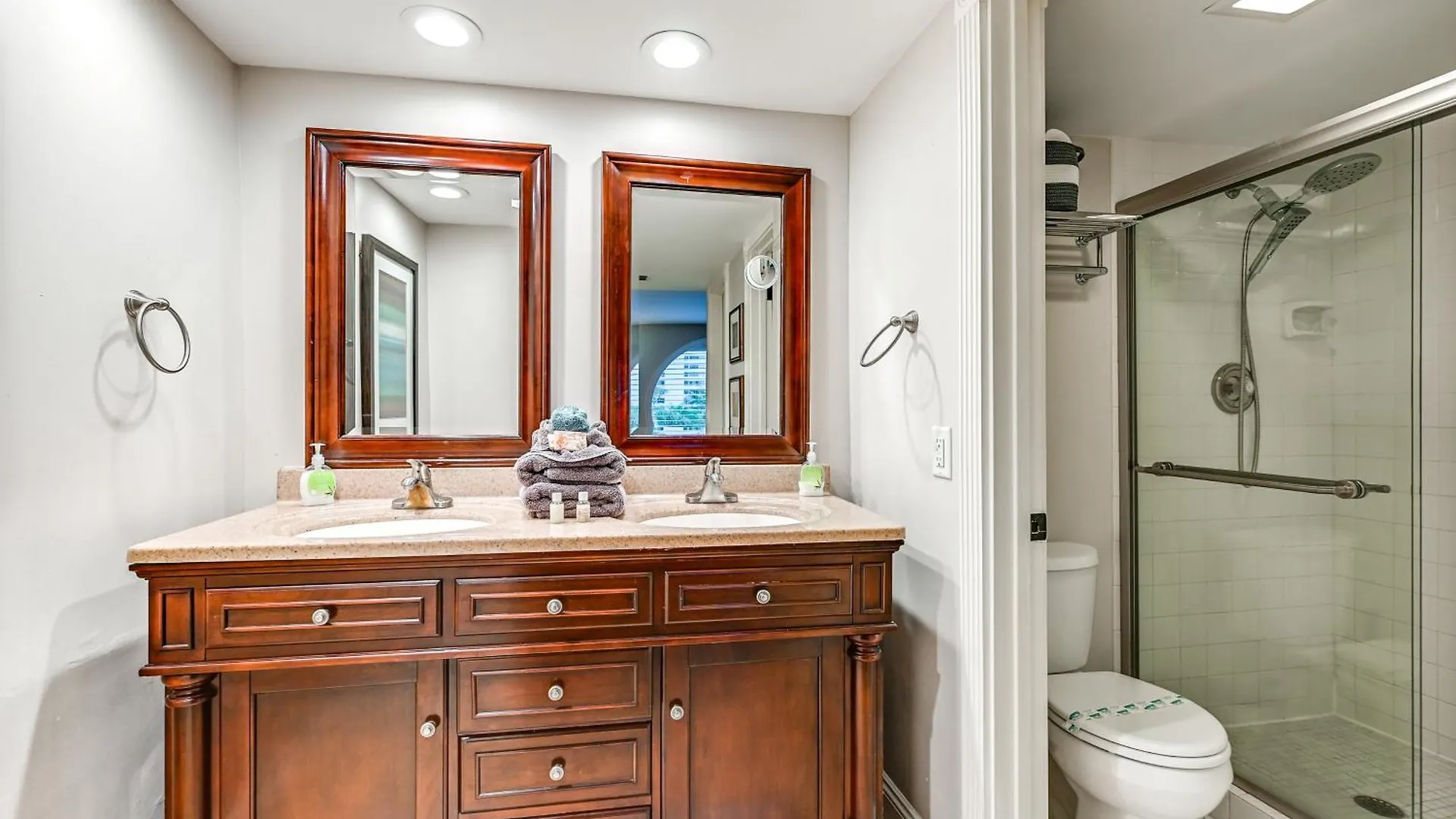 Beachy With Amenities! Apartment