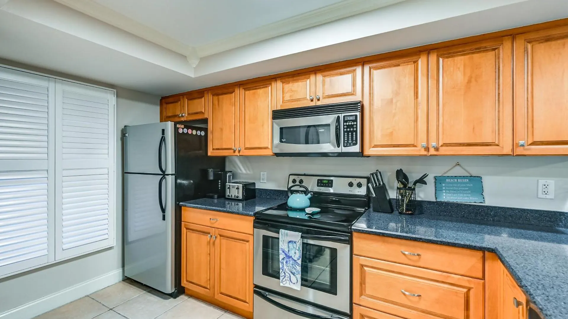 Beachy With Amenities! Apartment