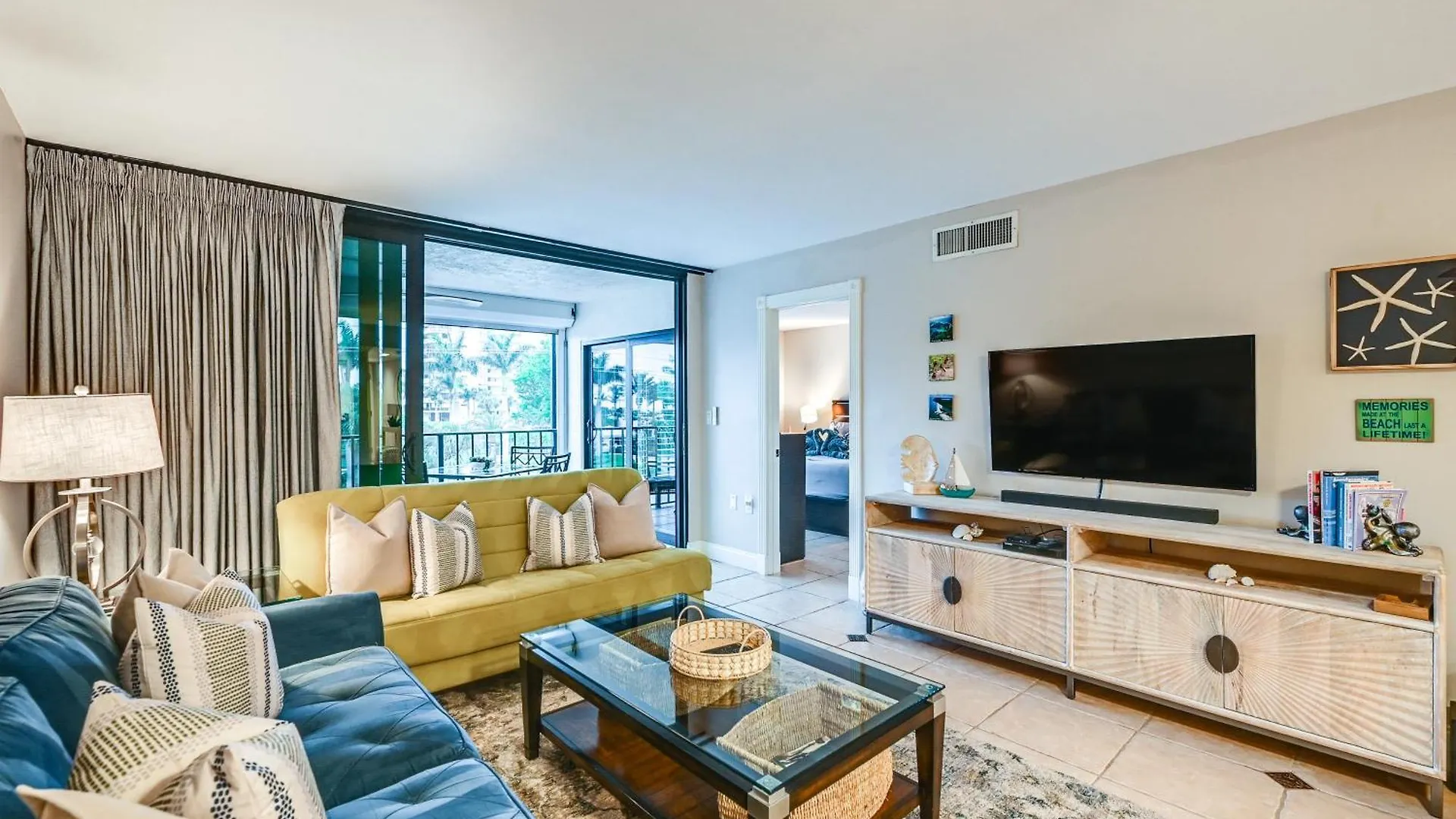Beachy With Amenities! Marco Island