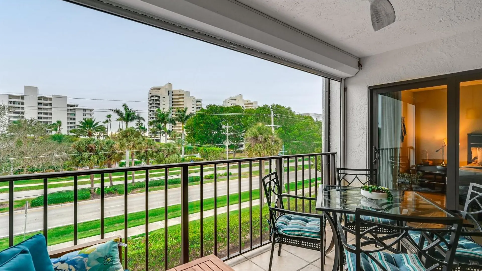 Apartment Beachy With Amenities!