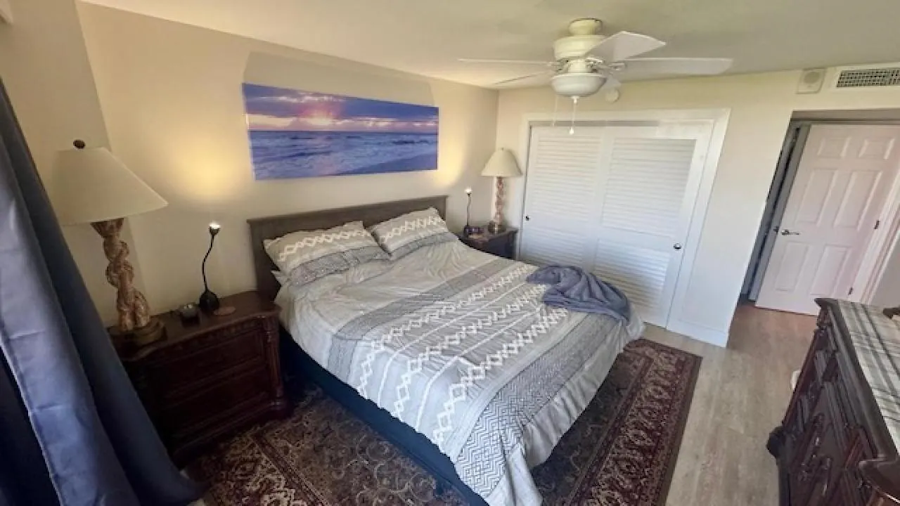 Holiday home Renovated And Beachfront, Paradise Awaits! *
