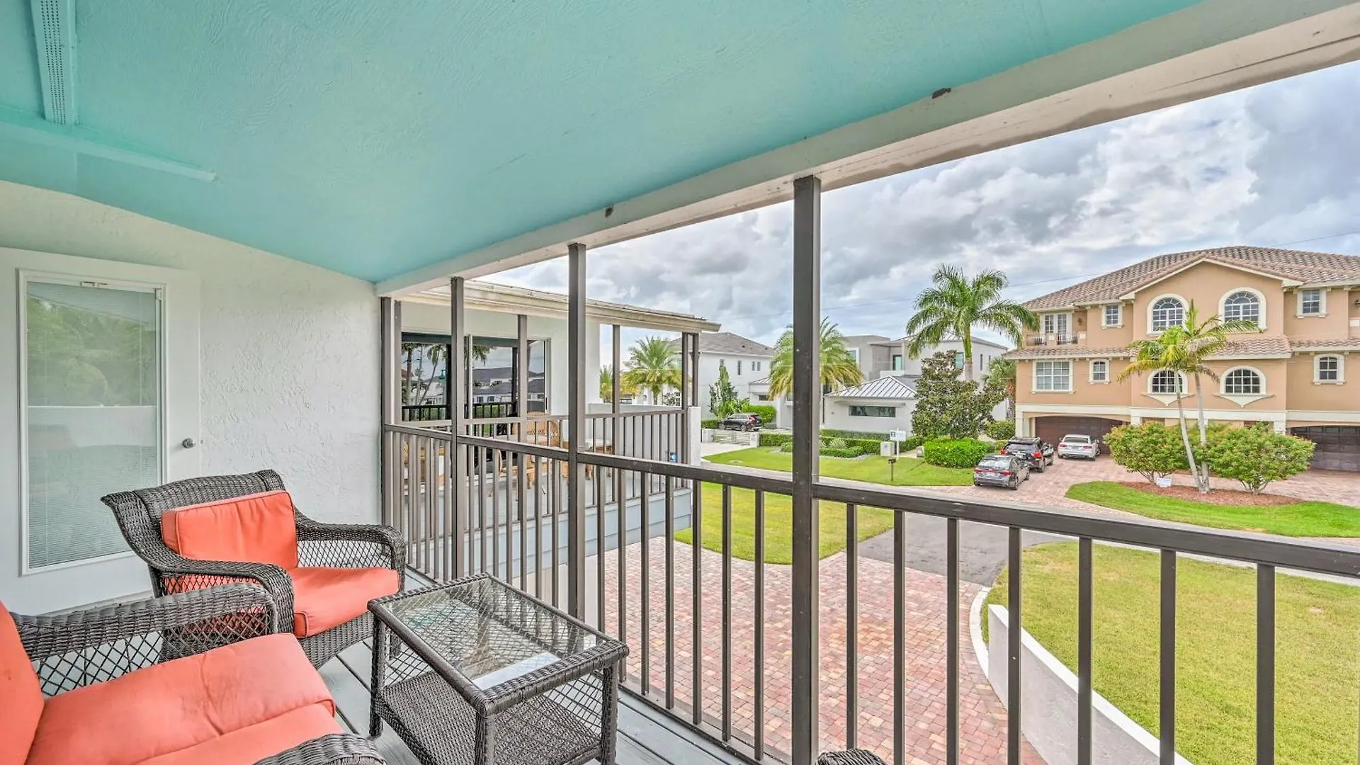 Holiday home Waterfront House With Shared Dock!