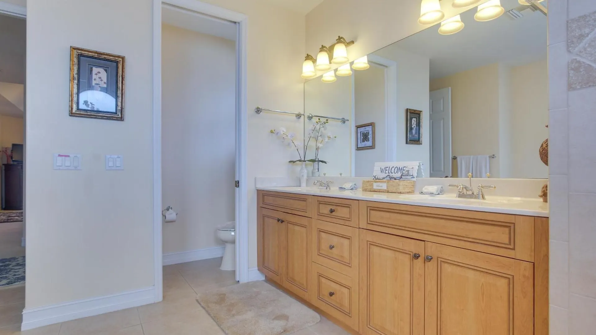 Upscale With Outdoor Bar And Pool! *