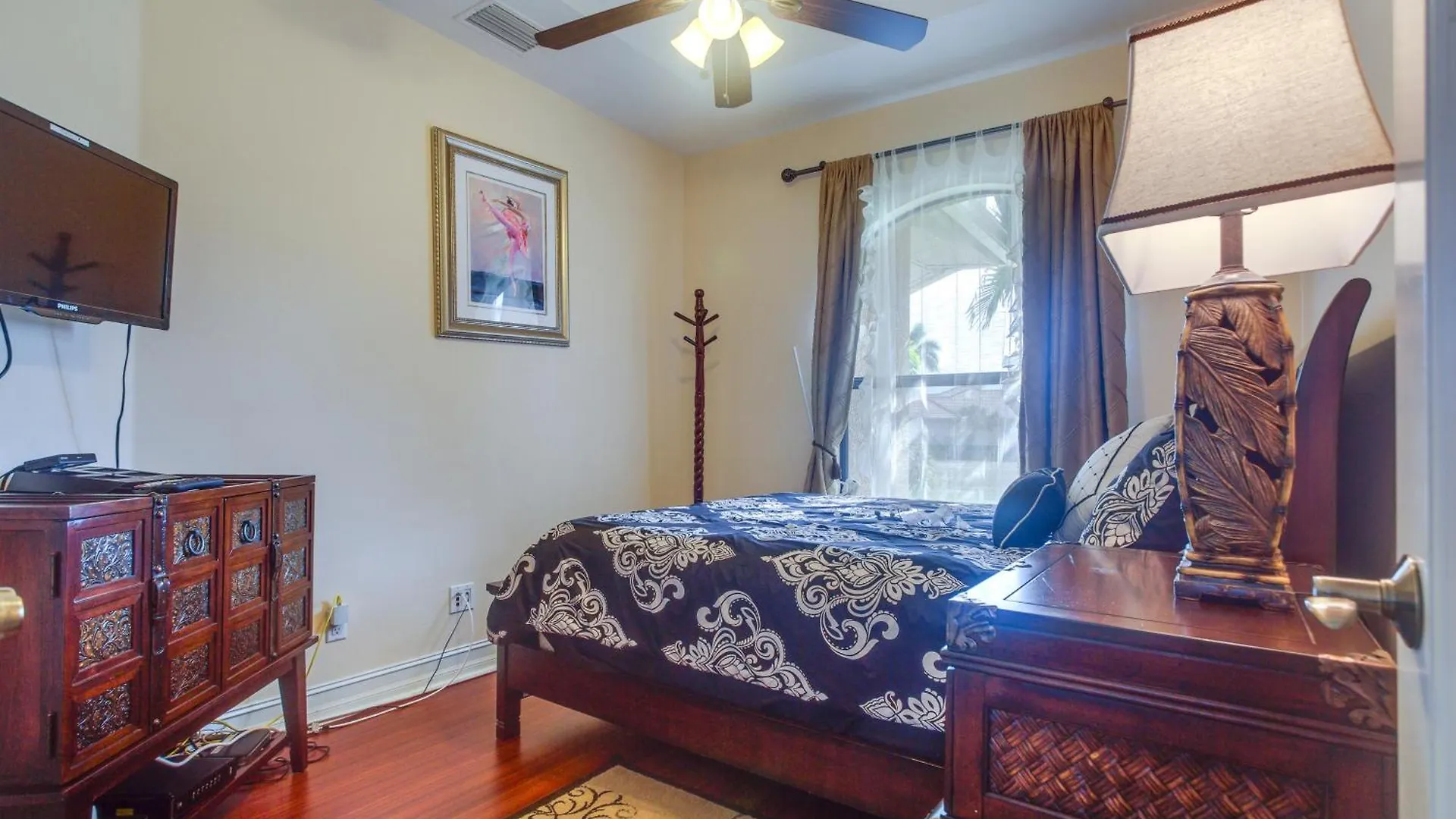 Upscale With Outdoor Bar And Pool! Villa Marco Island