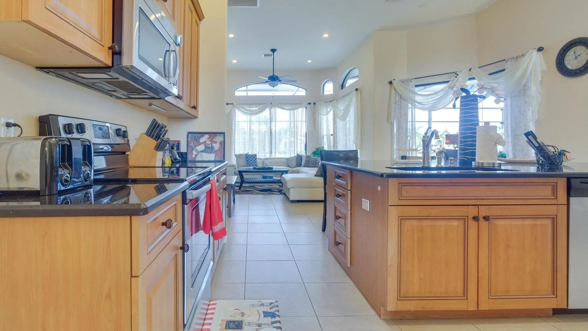 Upscale With Outdoor Bar And Pool! * Marco Island