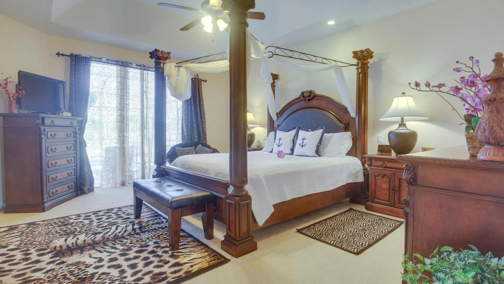 Upscale With Outdoor Bar And Pool! Villa *