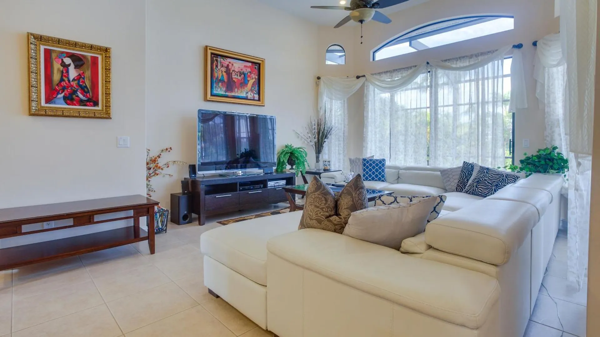 Upscale With Outdoor Bar And Pool! Marco Island