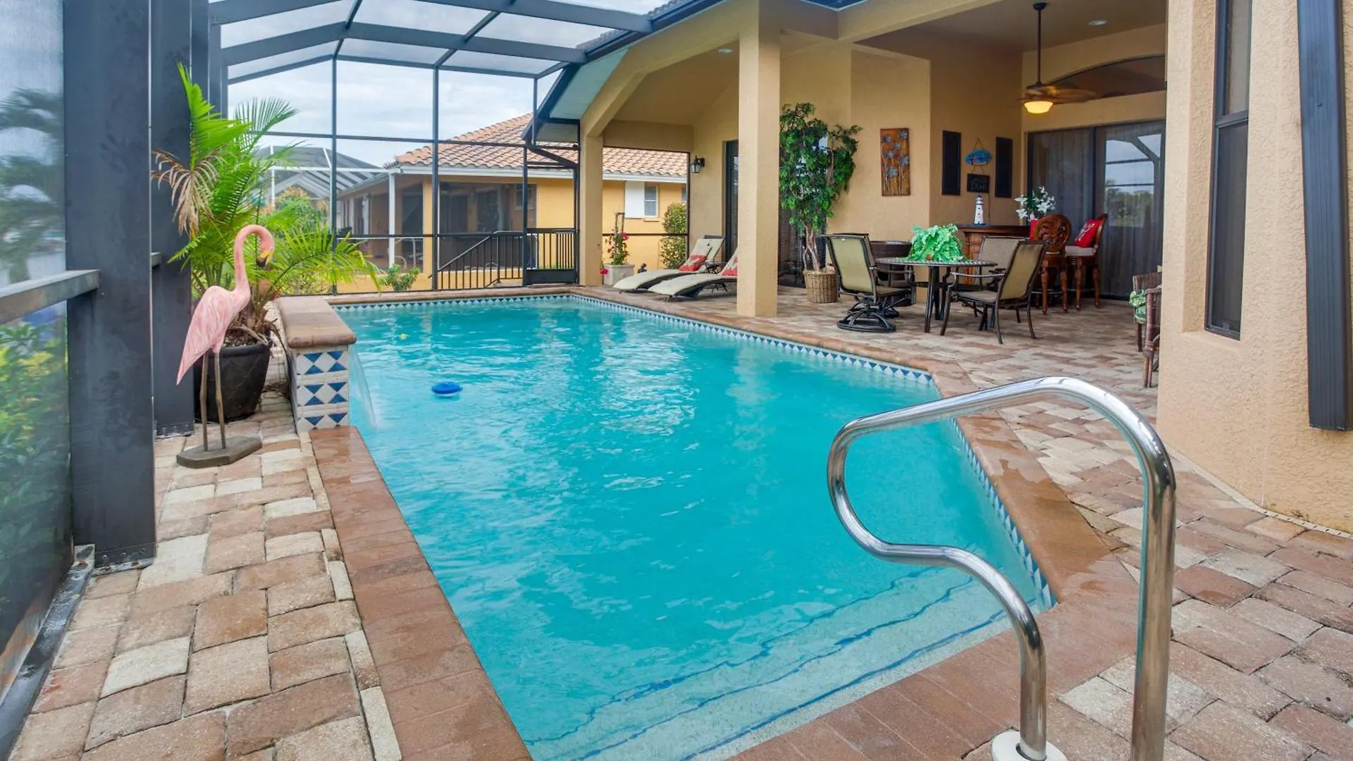 Upscale With Outdoor Bar And Pool! * Marco Island